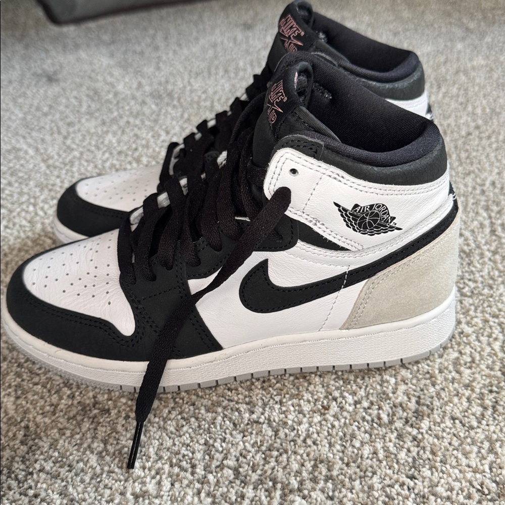 Jordan 1 Retro High OG - Picture 3 of 5